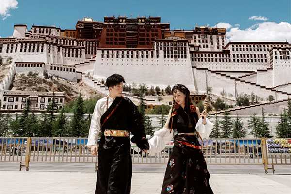 西藏旅游怎么穿搭拍照好看 西藏旅游怎么穿搭拍照好看