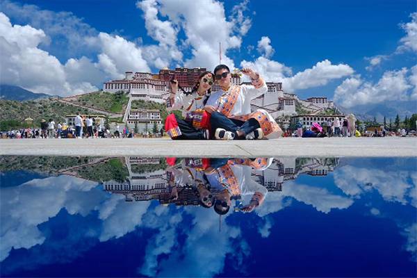 去西藏旅行拍照衣服什么好看 去西藏旅行拍照衣服什么好看