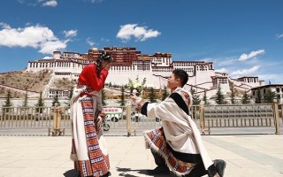 情侣去西藏旅游7天要准备多少钱？情侣去西藏玩7天费用要多少？