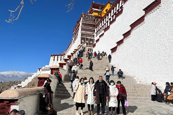 什么季节带爸妈去西藏最合适？带爸妈去西藏旅游什么季节最合适？-第1张图片