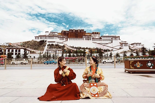 带爸妈去西藏什么时间最合适？最合适带爸妈去西藏旅游的时间？-第1张图片