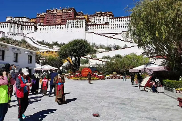 在西藏跟团旅游攻略费用多少？跟团在西藏旅游省钱攻略怎么做？ -第2张图片