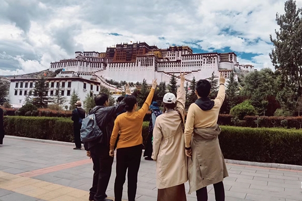 6月带爸妈在西藏玩一周多少钱？六月一家人在西藏玩7天多少钱？-第1张图片