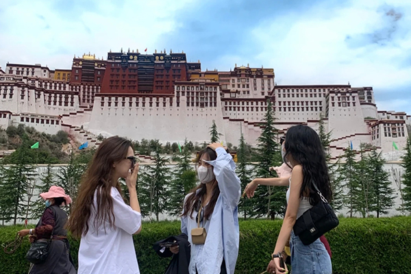 七月去西藏跟团10日游多少钱一个人？7月跟团在西藏旅游10天费用多少？-第1张图片