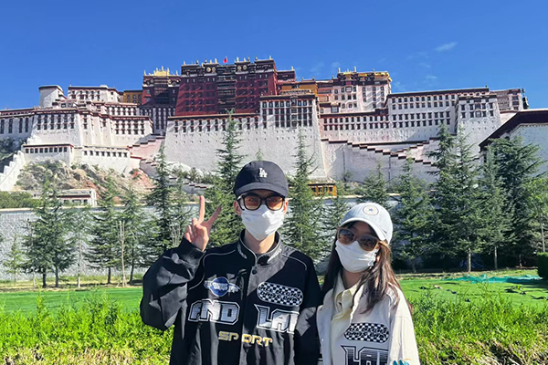 去西藏旅游两个人多少钱？去西藏旅游两个人得多少钱-第1张图片