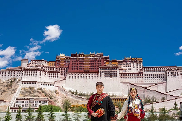 到拉萨旅游2个人需要多少钱？两个人去拉萨旅游多少钱？