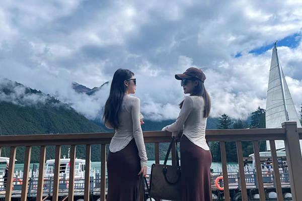 8月份拉萨的天气怎么样？拉萨八月旅游适合玩哪些景点求推荐路线？