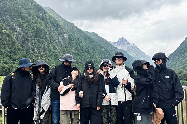 四月份去林芝包车大概多少钱？4月到林芝旅游包车大约多少钱？