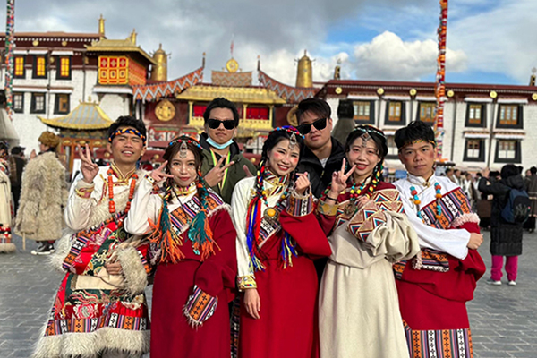 4月跟团去西藏旅游花费贵吗？四月到西藏跟团玩一趟费用贵吗？